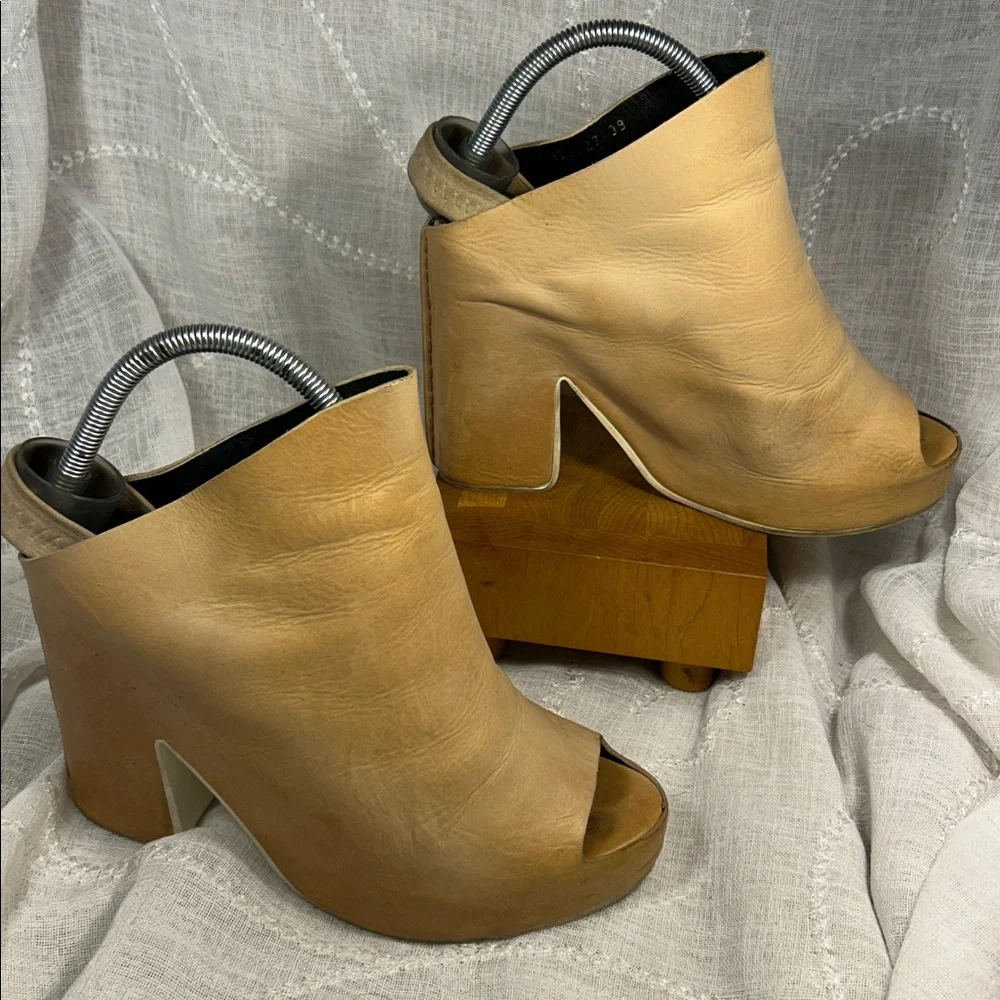 Balenciaga leather platform hidden heeled shoes sling back